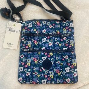 🆕Kipling Keiko Crossbody, Bustling Petals